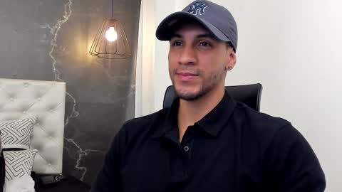 Snapshot of larry_jones chatting on 11/21/25, 02:16 andrew online show from 11/21/25, 02:16