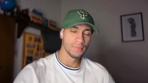 Snapshot of larry_jones chatting on 11/24/25, 01:33 andrew online show from 11/24/25, 01:33