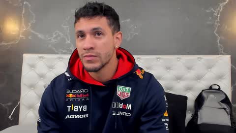 Snapshot of larry_jones chatting on 11/29/25, 01:25 andrew online show from 11/29/25, 01:25