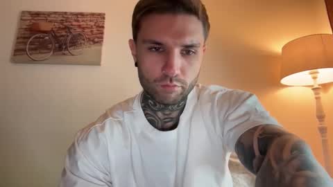 Snapshot of larsskeet chatting on 11/24/25, 01:44 larsskeet online show from 11/24/25, 01:44