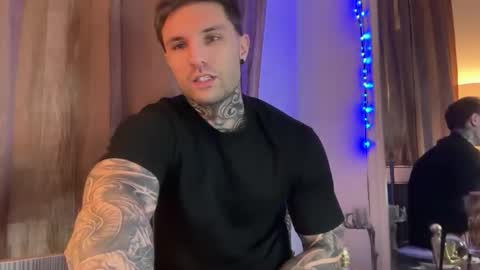 Snapshot of larsskeet chatting on 11/26/25, 02:18 larsskeet online show from 11/26/25, 02:18