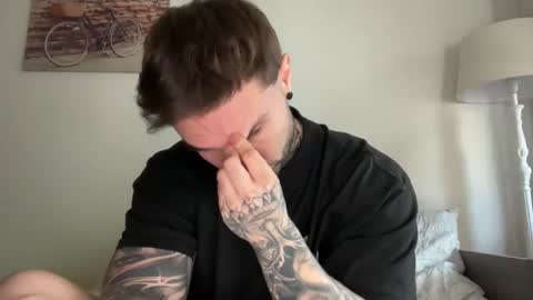 Snapshot of larsskeet chatting on 11/28/25, 01:47 larsskeet online show from 11/28/25, 01:47