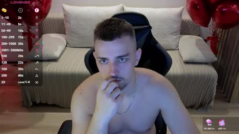 Snapshot of larstar01 chatting on 10/04/25, 09:02 Lars online show from 10/04/25, 09:02