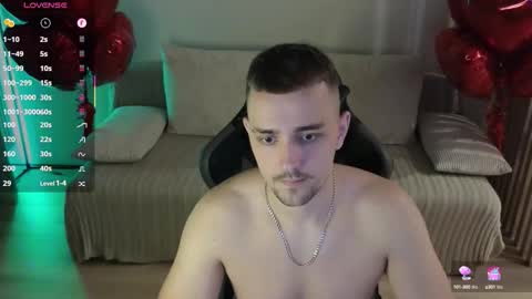 Snapshot of larstar01 chatting on 10/05/25, 08:07 Lars online show from 10/05/25, 08:07