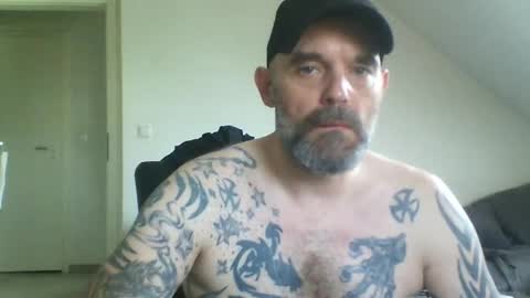 Snapshot of larsvegas1895 chatting on 05/23/26, 02:54 larsvegas1895 online show from 05/23/26, 02:54