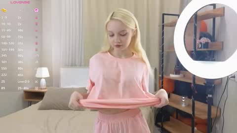 Emilia for my friends Amy online show from 11/12/25, 01:28