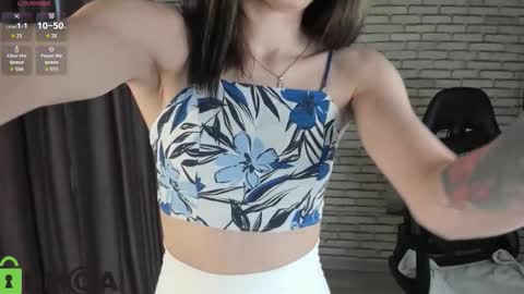 lasly_moon online show from 12/20/25, 07:26