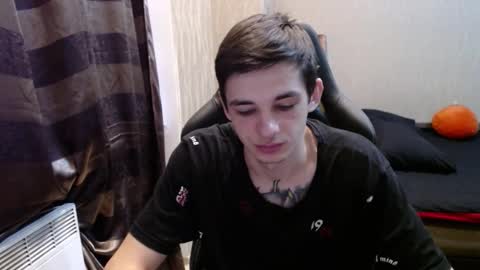 Snapshot of last_kenny chatting on 10/28/25, 01:25 Kenny online show from 10/28/25, 01:25