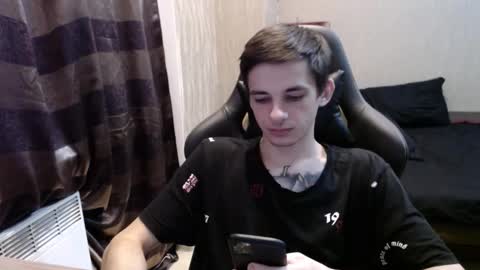 Snapshot of last_kenny chatting on 10/30/25, 01:45 Kenny online show from 10/30/25, 01:45