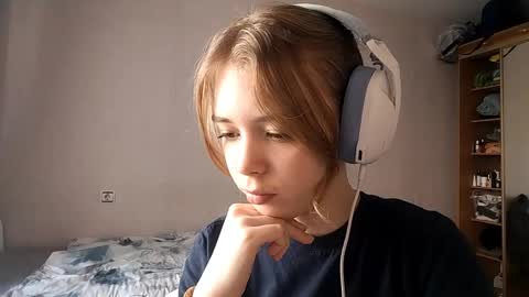Snapshot of lateshastarnaud chatting on 05/15/26, 08:21 Linet online show from 05/15/26, 08:21