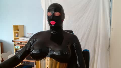 Snapshot of latex_doll_iris chatting on 03/24/26, 11:26 Latex Doll Iris online show from 03/24/26, 11:26