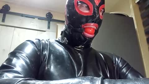 Snapshot of latexboy1986 chatting on 02/23/25, 09:00 latex boy 38 online show from 02/23/25, 09:00