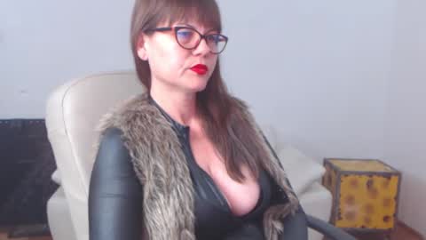 Snapshot of latexgoddesss chatting on 02/12/25, 09:33 Jade online show from 02/12/25, 09:33