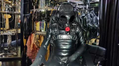 Snapshot of latexlover202 chatting on 12/21/24, 11:34 latexlover202 online show from 12/21/24, 11:34
