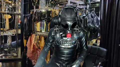 Snapshot of latexlover202 chatting on 02/05/25, 11:28 latexlover202 online show from 02/05/25, 11:28