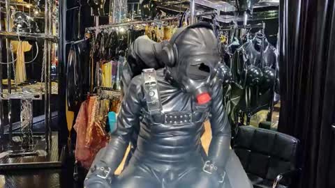 Snapshot of latexlover202 chatting on 11/25/25, 09:26 latexlover202 online show from 11/25/25, 09:26