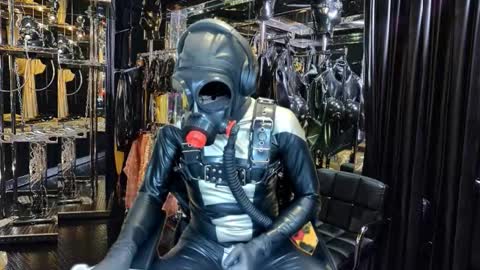 Snapshot of latexlover202 chatting on 02/11/26, 12:04 latexlover202 online show from 02/11/26, 12:04
