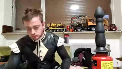 Snapshot of latexmaid69 chatting on 12/11/24, 09:23 Latexmaid69 online show from 12/11/24, 09:23
