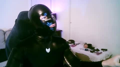 latexminheadroom online show from 12/14/25, 05:57