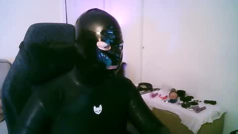 Snapshot of latexminheadroom chatting on 02/06/26, 06:51 latexminheadroom online show from 02/06/26, 06:51