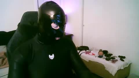 Snapshot of latexminheadroom chatting on 03/31/26, 01:51 latexminheadroom online show from 03/31/26, 01:51
