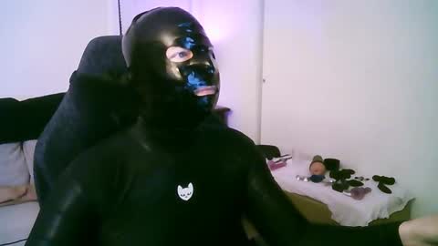 Snapshot of latexminheadroom chatting on 04/01/26, 01:39 latexminheadroom online show from 04/01/26, 01:39
