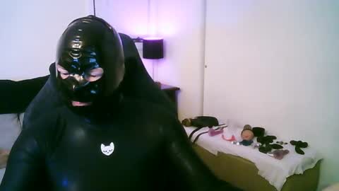 Snapshot of latexminheadroom chatting on 04/16/26, 01:50 latexminheadroom online show from 04/16/26, 01:50