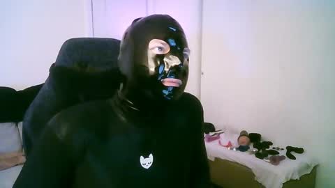 Snapshot of latexminheadroom chatting on 04/17/26, 12:24 latexminheadroom online show from 04/17/26, 12:24