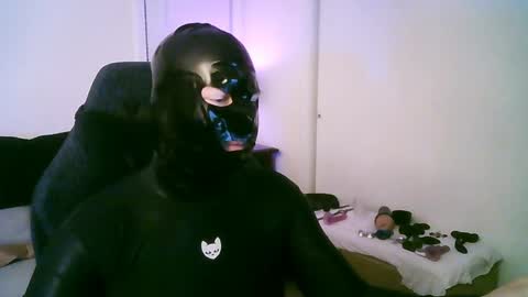 Snapshot of latexminheadroom chatting on 04/18/26, 12:47 latexminheadroom online show from 04/18/26, 12:47
