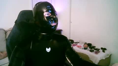 Snapshot of latexminheadroom chatting on 05/09/26, 01:44 latexminheadroom online show from 05/09/26, 01:44