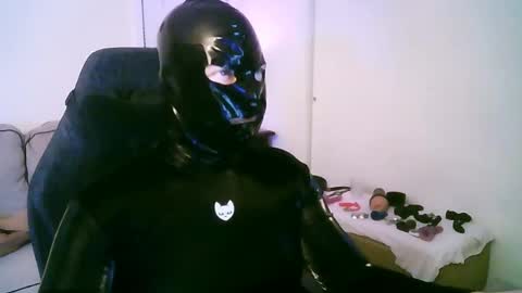 Snapshot of latexminheadroom chatting on 05/15/26, 11:34 latexminheadroom online show from 05/15/26, 11:34