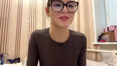 Mia online show from 06/19/26, 01:26