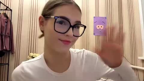 Mia online show from 07/05/26, 05:42