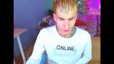 Snapshot of latin_boysxxx_ chatting on 11/29/25, 09:51 latin_boysxxx_ online show from 11/29/25, 09:51
