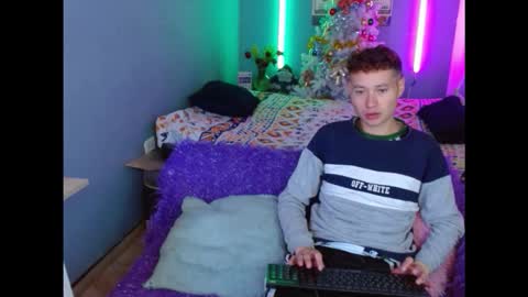 Snapshot of latin_boysxxx_ chatting on 11/30/25, 10:03 latin_boysxxx_ online show from 11/30/25, 10:03