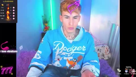 Snapshot of latin_boysxxx_ chatting on 03/22/26, 02:04 latin_boysxxx_ online show from 03/22/26, 02:04