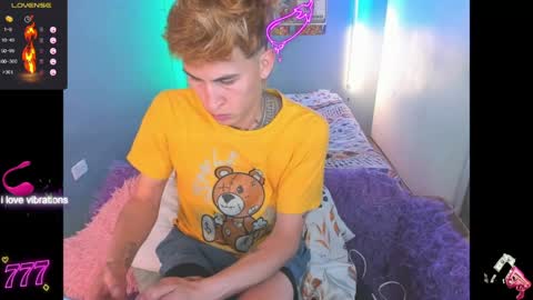 Snapshot of latin_boysxxx_ chatting on 03/29/26, 02:11 latin_boysxxx_ online show from 03/29/26, 02:11