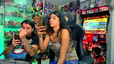 Snapshot of latin_couple77 chatting on 02/19/25, 06:33 Sara y Andy online show from 02/19/25, 06:33