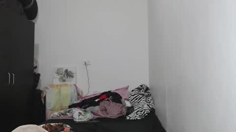 Snapshot of latin_meg chatting on 12/18/24, 12:21 M E G A N online show from 12/18/24, 12:21