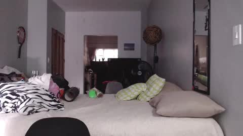 Snapshot of latin_meg chatting on 01/16/25, 02:08 M E G A N online show from 01/16/25, 02:08