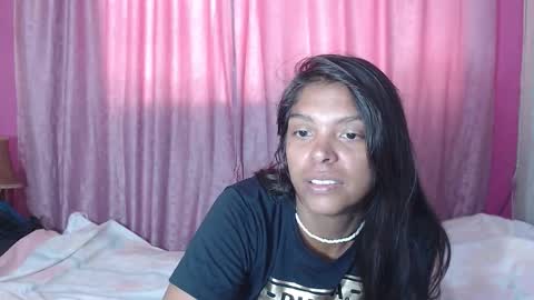 Snapshot of latin_meg chatting on 10/22/25, 01:33 M E G A N online show from 10/22/25, 01:33