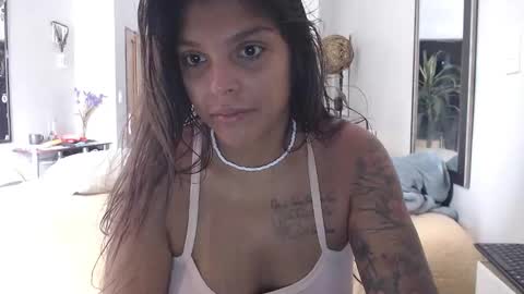 Snapshot of latin_meg chatting on 11/21/25, 04:38 M E G A N online show from 11/21/25, 04:38