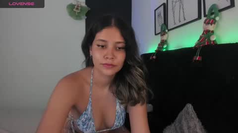 Snapshot of latina_col chatting on 12/07/24, 08:38 Hanna online show from 12/07/24, 08:38