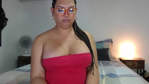 Snapshot of latinaflower_ts chatting on 11/12/25, 04:18 FLOR SALVAJE online show from 11/12/25, 04:18