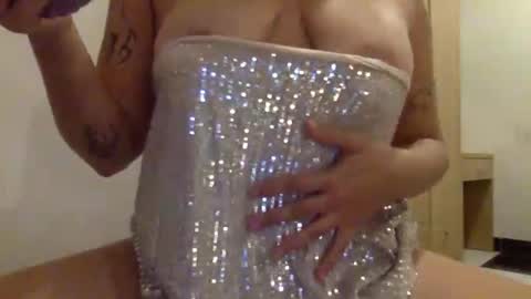 Latina Oil Princess online show from 12/16/25, 11:37
