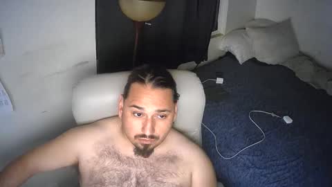 Snapshot of latinbb3030 chatting on 10/20/25, 01:50 LatinoBB online show from 10/20/25, 01:50