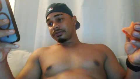 Snapshot of latinbbc_00 chatting on 02/22/25, 03:45 latinbbc_00 online show from 02/22/25, 03:45