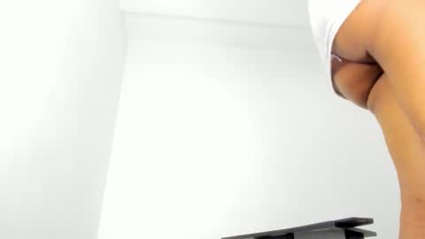 Snapshot of latinebonyts chatting on 11/13/25, 08:24 latinebonyts online show from 11/13/25, 08:24