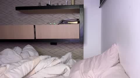 Snapshot of latinella chatting on 12/29/24, 02:38 Hi - online show from 12/29/24, 02:38