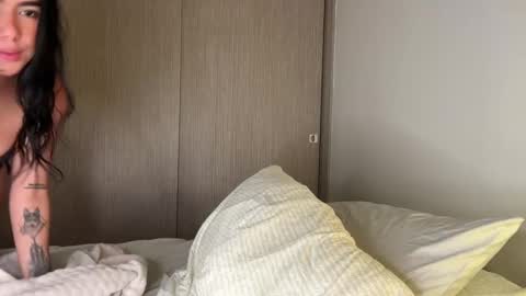 Snapshot of latinella chatting on 09/21/25, 11:17 Hi - online show from 09/21/25, 11:17